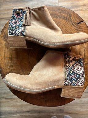 Roxy / Tan Suede Ankle Booties with Patterned Heel